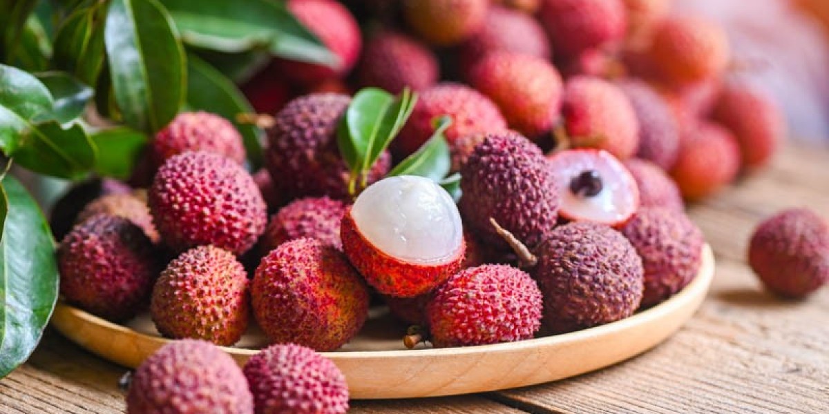 Lychee Fruit: Health Benefits, How to Eat It, and Why It’s Gaining Global Popularity