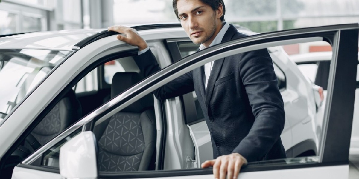 The Ultimate Guide to Booking a Chauffeur at Heathrow Airport