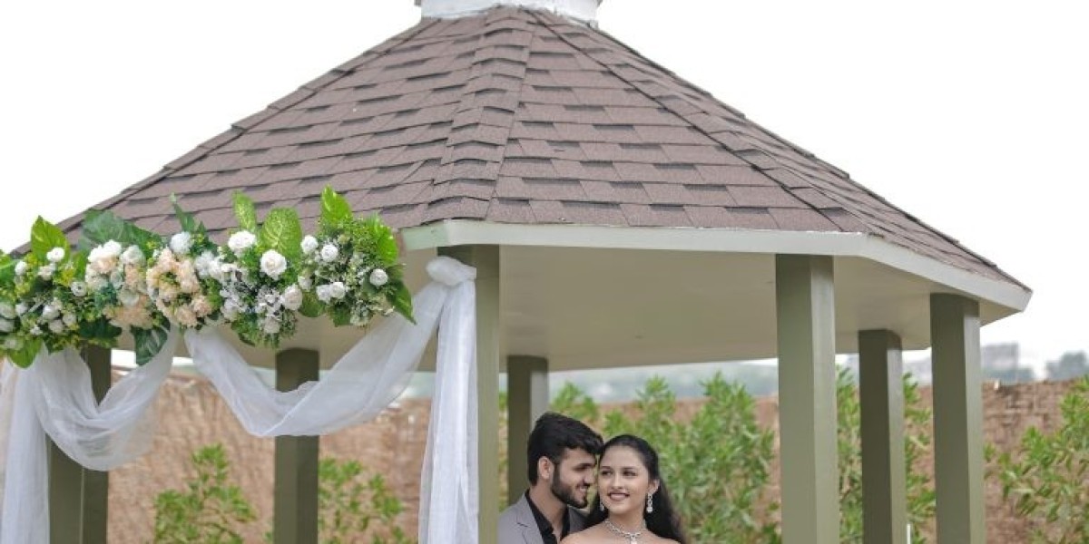 The Pixel City: Best Maternity Shoot Location in Pune and Pre-Wedding Photoshoot Spot in Maharashtra