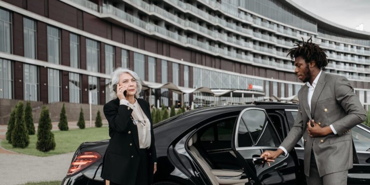 Experience Luxury Travel with Our Executive Chauffeur Service
