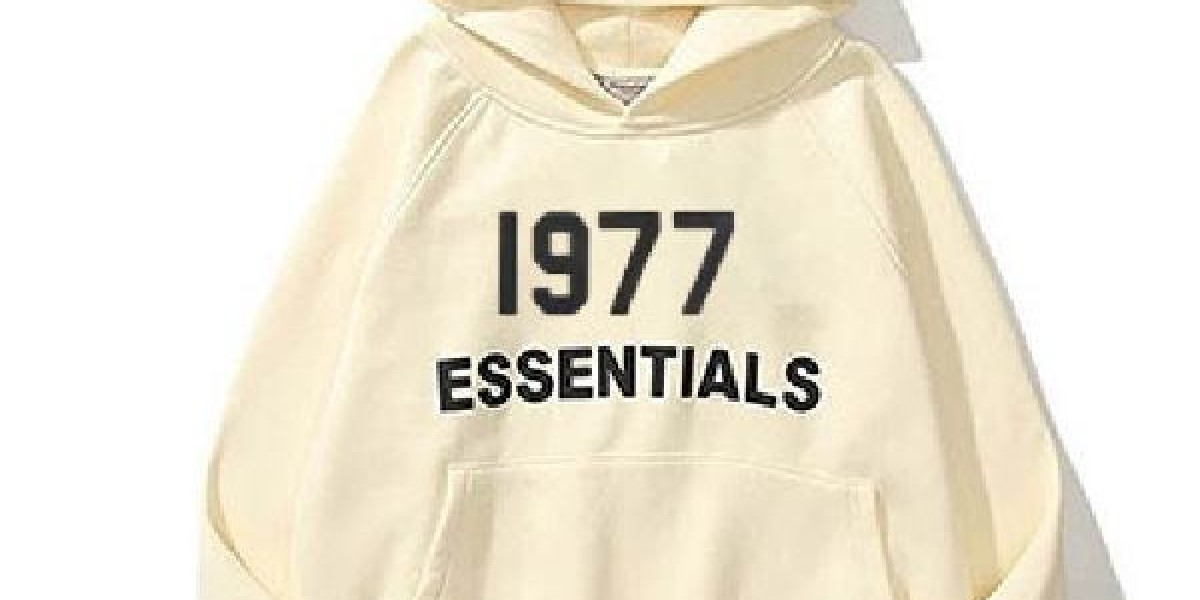 Essentials Hoodies: The Go-To Streetwear for Fashion Students